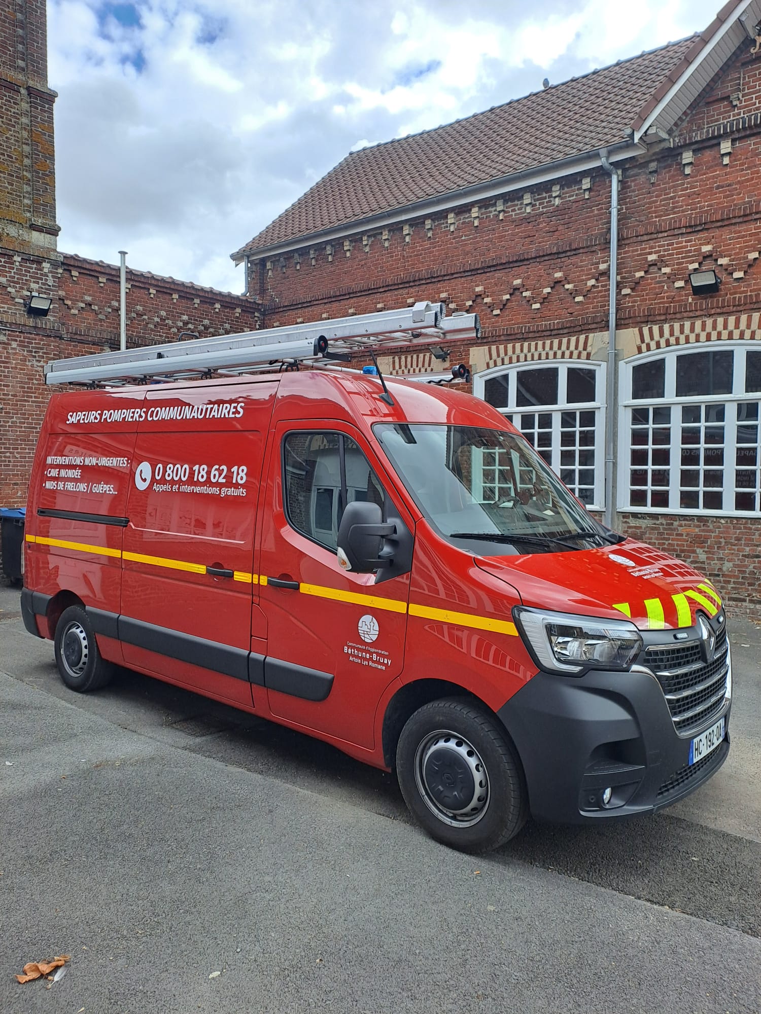 Véhicules de sapeurs-pompiers personnalisés avec un marquage adhésif